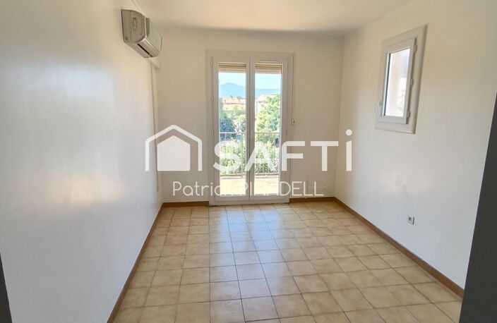 Maison 3 faces, 3 belles chambres, grand garage, piscine et jardin. — photo 4