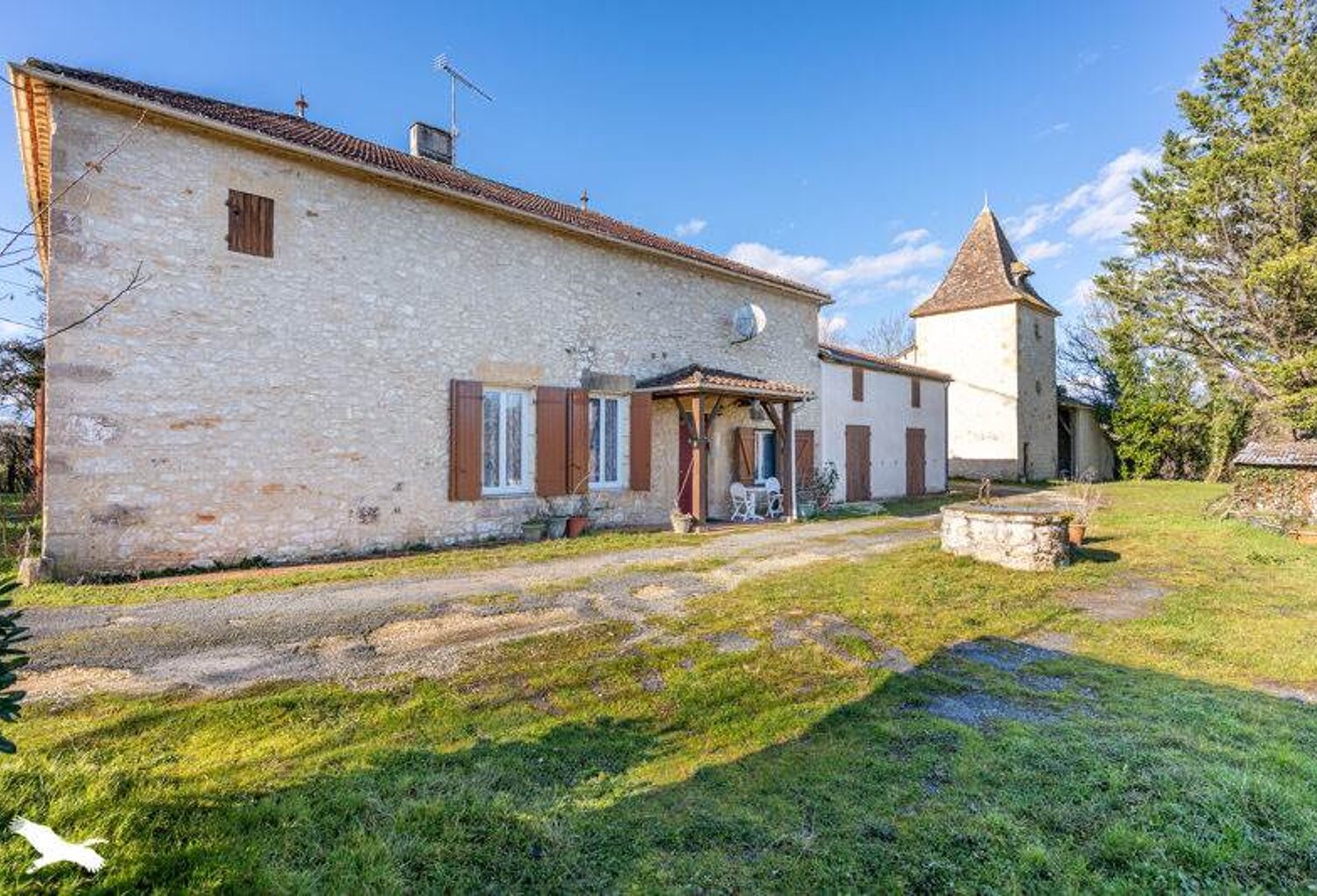 Maison en pierre de 8 pièces principales — photo 1
