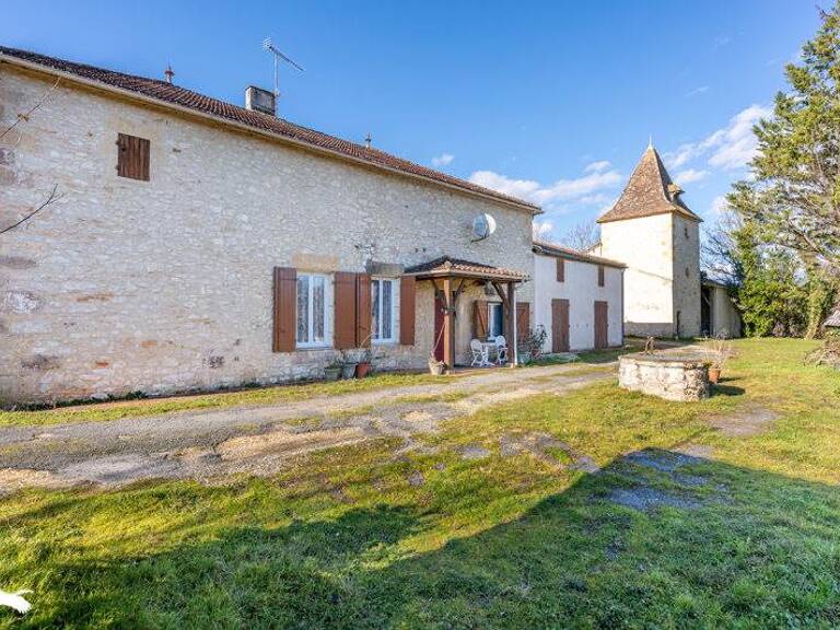 Maison en pierre de 8 pièces principales — photo 1