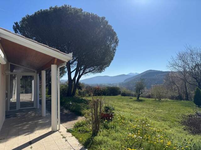 Villa de 8 pièces principales — photo du bien