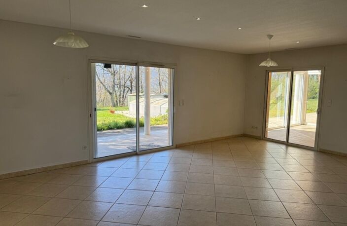 Villa de 8 pièces principales — photo 3