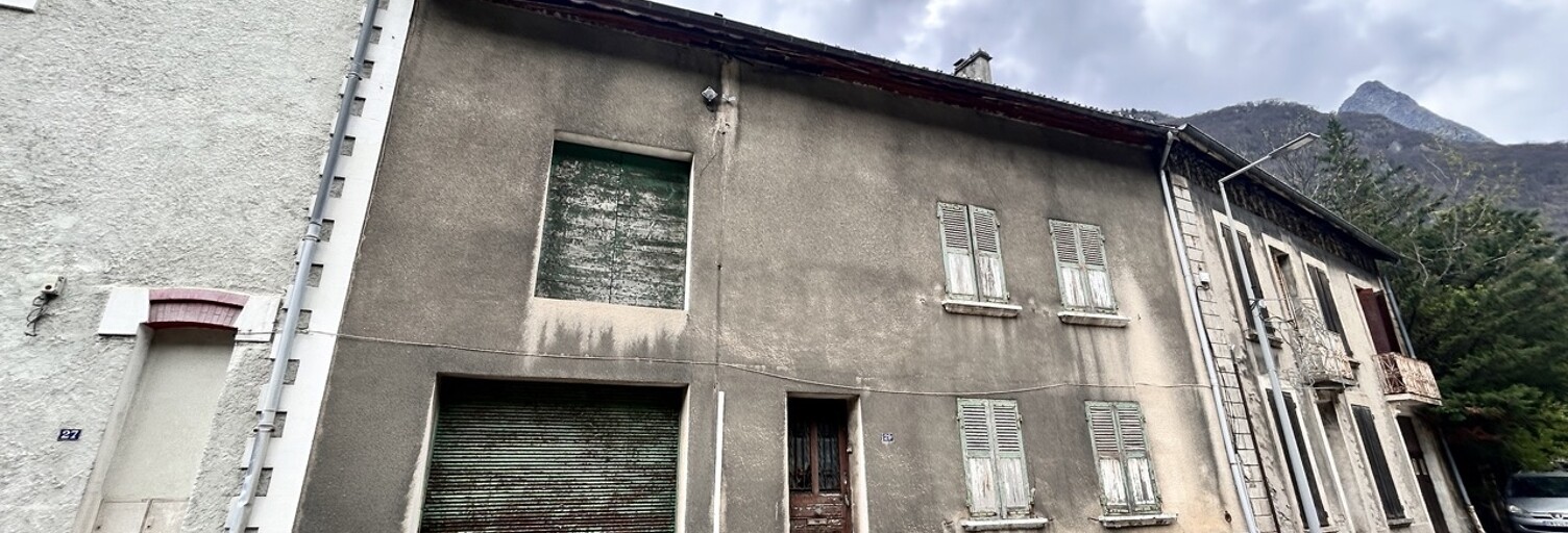 Maison 10 Pièces 250 m² à vendre à Livet-et-Gavet (38220)