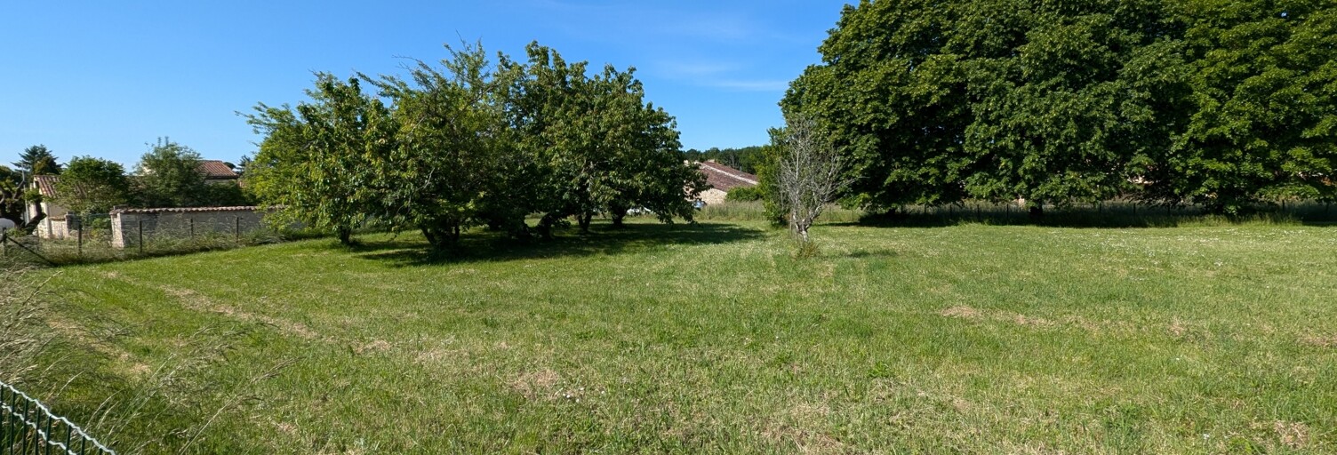 Terrain  1000 m² à vendre à Louzac-Saint-André (16100)