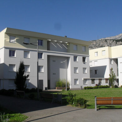 Appartement 3 pièces 873 €