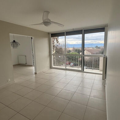 Appartement 4 pièces 900 €