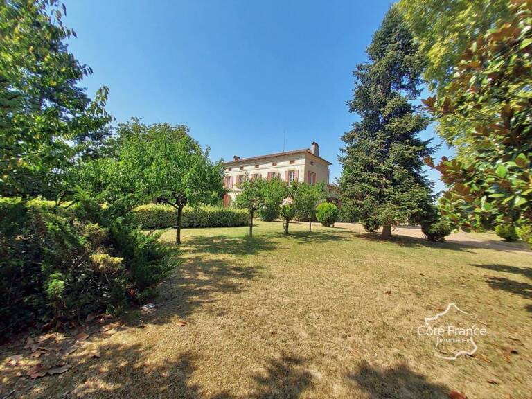 Maison de maître en pierre   Piscine   Dépendances 400 m2 — photo 1