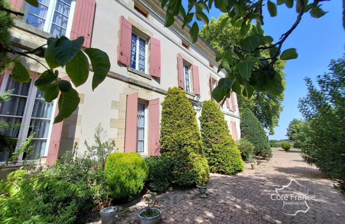 Maison de maître en pierre   Piscine   Dépendances 400 m2 — photo 2