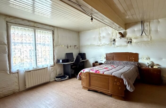 MAISON DE VILLAGE AVEC DÉPENDANCES - GRAND POTENTIEL — photo 5