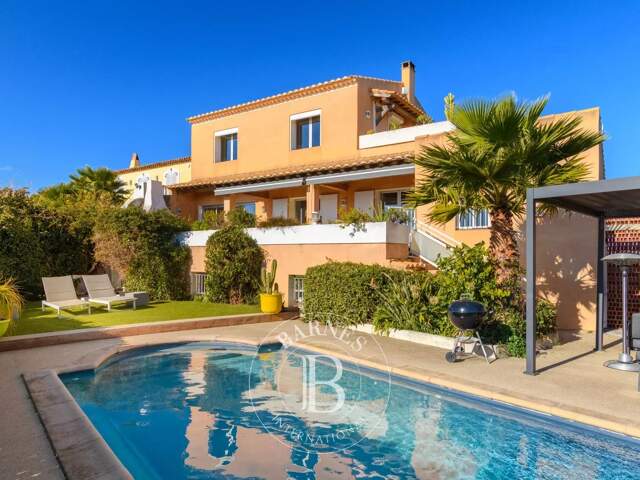 VENTE - CASSIS - MAISON MEDITERRANÉENNE - VUE MER ET COLLINES - — photo du bien