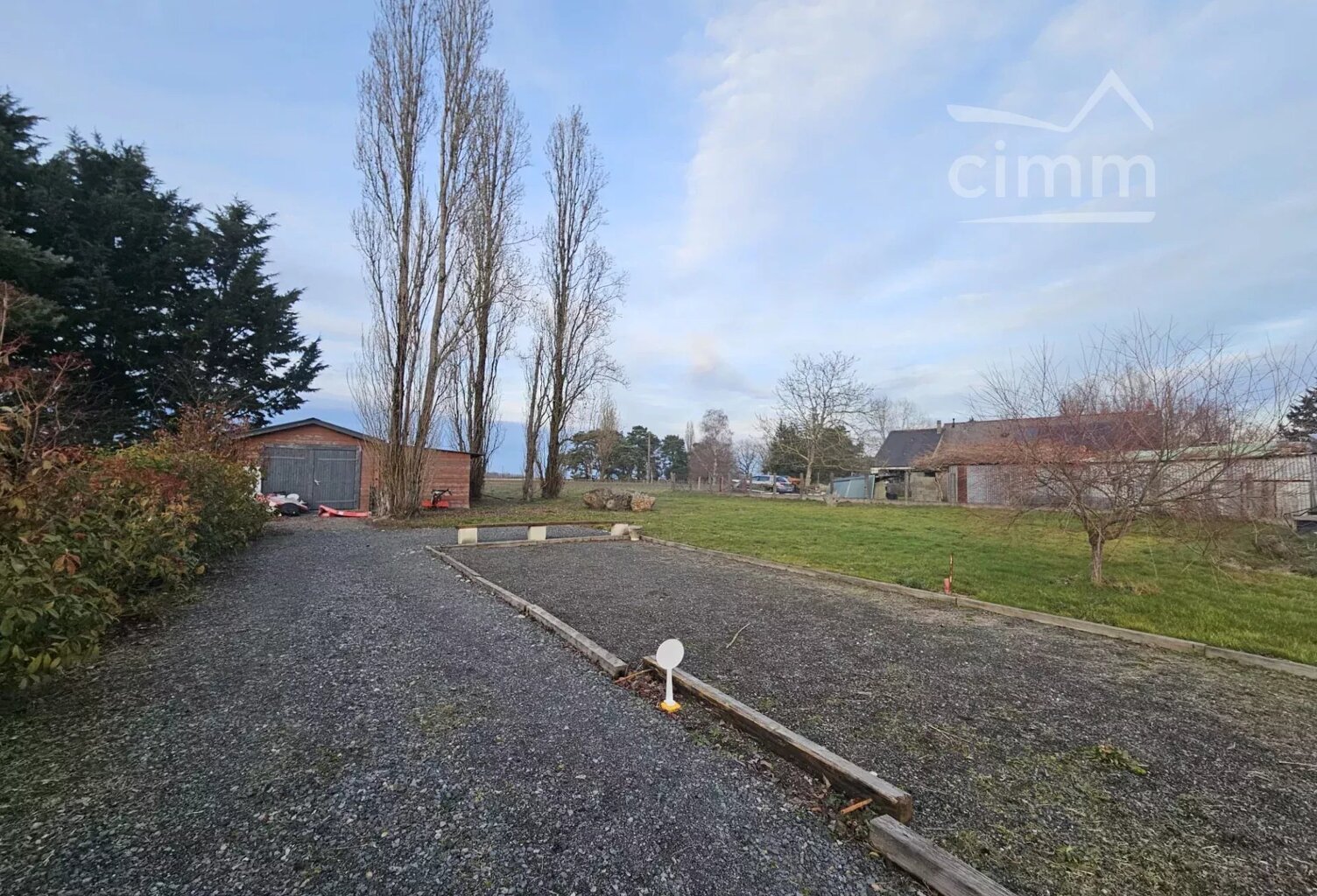 Terrain constructible à DRUYE 950m² (hors lotissement) — photo 1