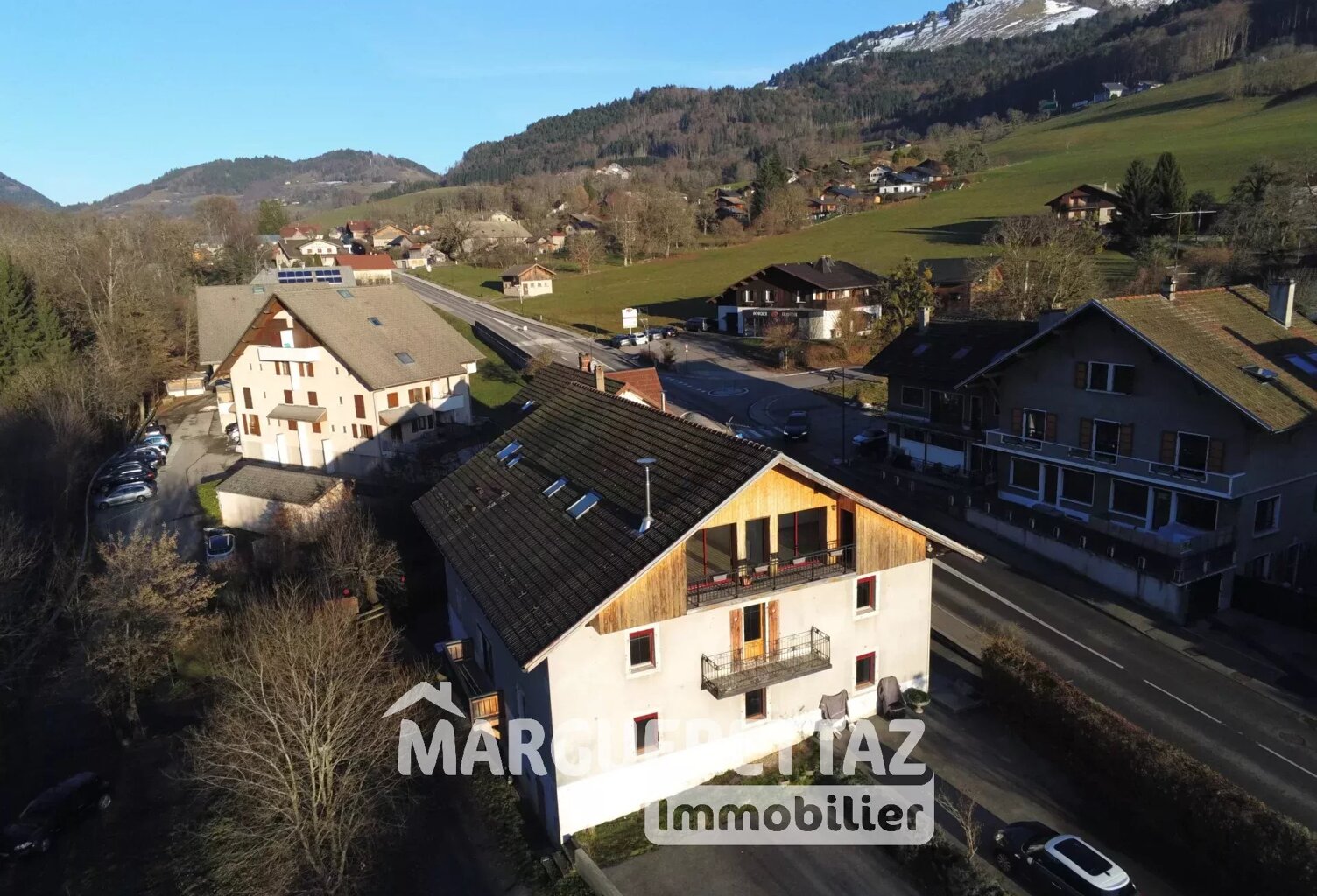 Appartement T2 rénové avec parking et cave — photo 1