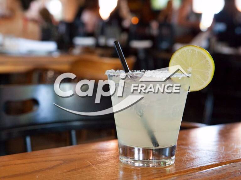 Dpt Nord (59), à vendre VIEUX-LILLE Bar - Licence IV - Façade en angle - Belle Terrasse - Excellente notoriété — photo 1