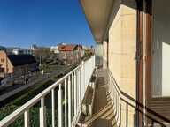 Exclusivité - A vendre - Appartement très lumineux - Balcon filant 5 m2 - 4 pièces - 3 chambres - Cuisine indépendante - Salle de bains - Cave et Parking - À proximité des Commerces, Écoles et du RER — photo 3
