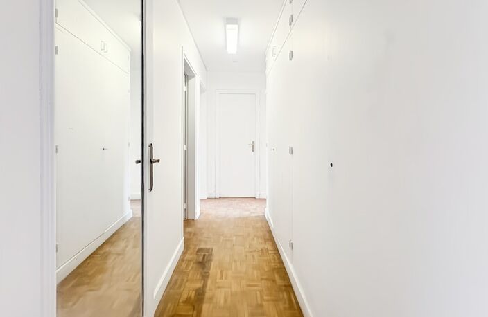 Exclusivité - A vendre - Appartement très lumineux - Balcon filant 5 m2 - 4 pièces - 3 chambres - Cuisine indépendante - Salle de bains - Cave et Parking - À proximité des Commerces, Écoles et du RER — photo 5