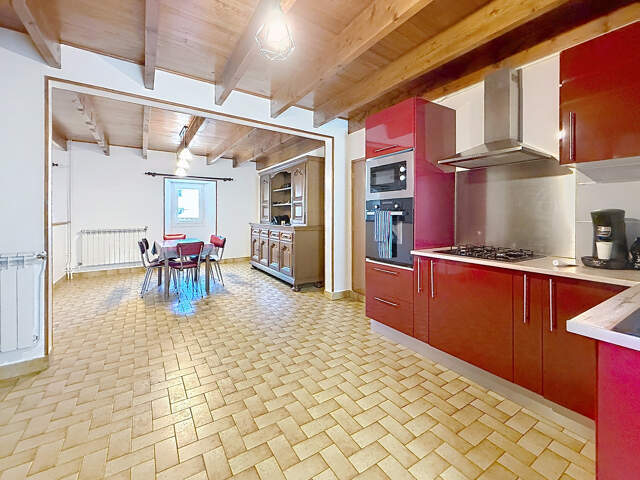 Ardèche - Vallée de la Glueyre - Marcols les Eaux - Grande maison de village - une dépendance à rénover, un grand garage, caves, — photo du bien