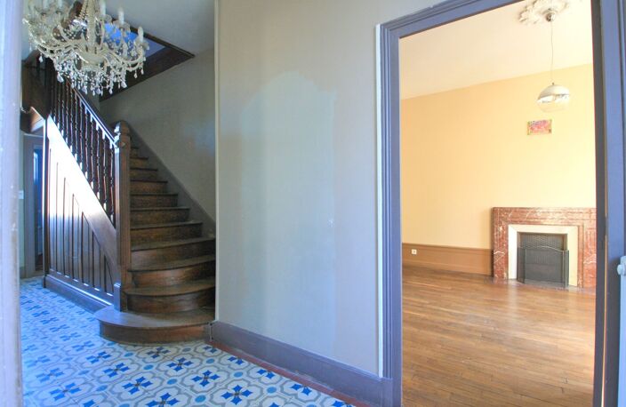 Charmante maison de style 1930, 4 chambres, à proximité des commodités — photo 2