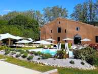 Domaine dans le Luberon - 2,6 ha - 1100 m2  - à vocation de tourisme de luxe et événementiel — photo 2