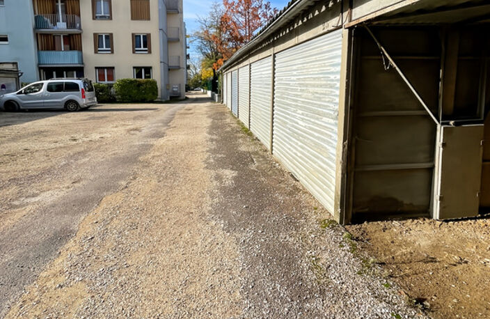 Garage 13000€ – Secteur Boulevard de l’Université / Rue des Molidors – Dijon — photo 2