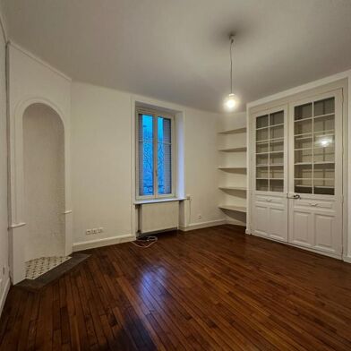 Appartement 3 pièces 890 €