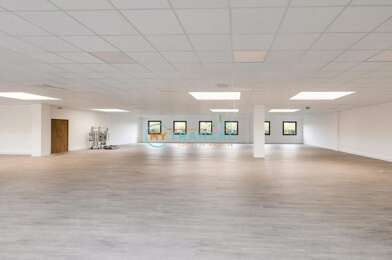 Local industriel  6730 €