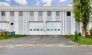 Local industriel  1077 m² à louer à Lisses (91090)