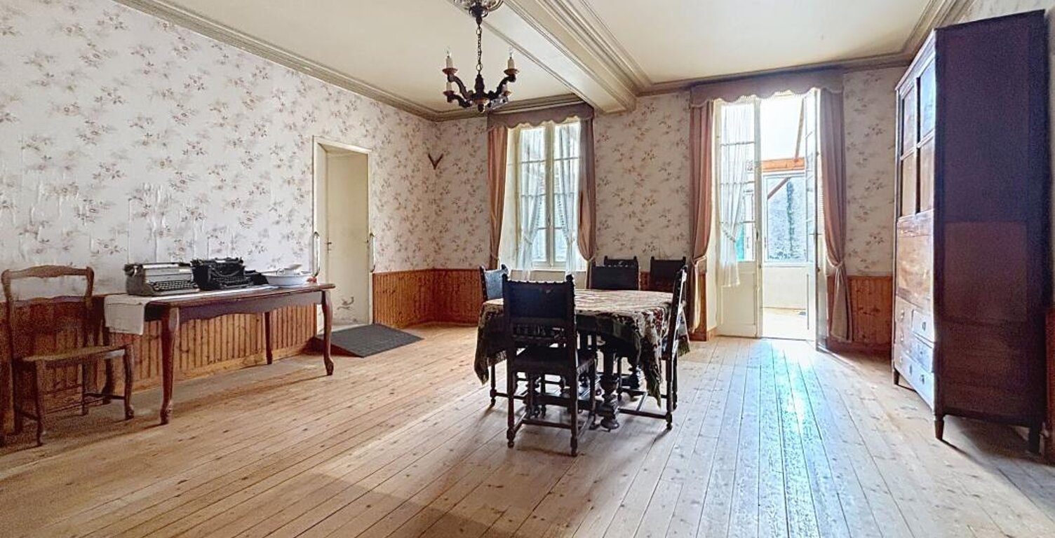 Maison À Vendre - Centre bourg Bourgneuf — photo 1
