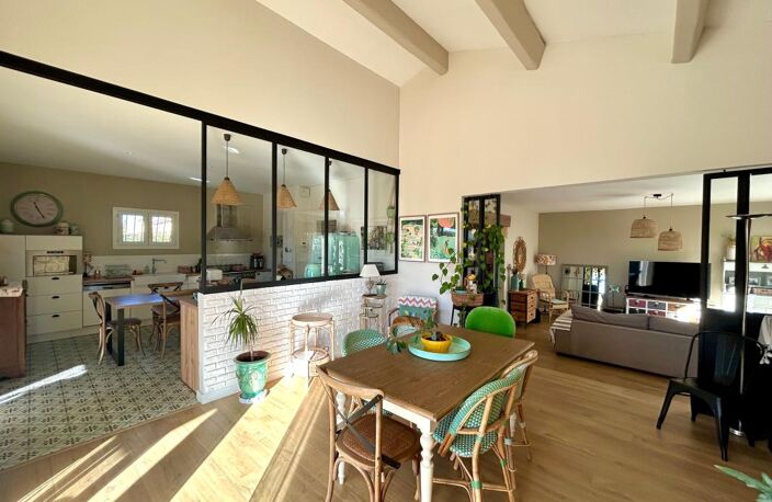 Maison À Vendre - Calme et sans vis-à-vis. Piscine et studio attenant — photo 2