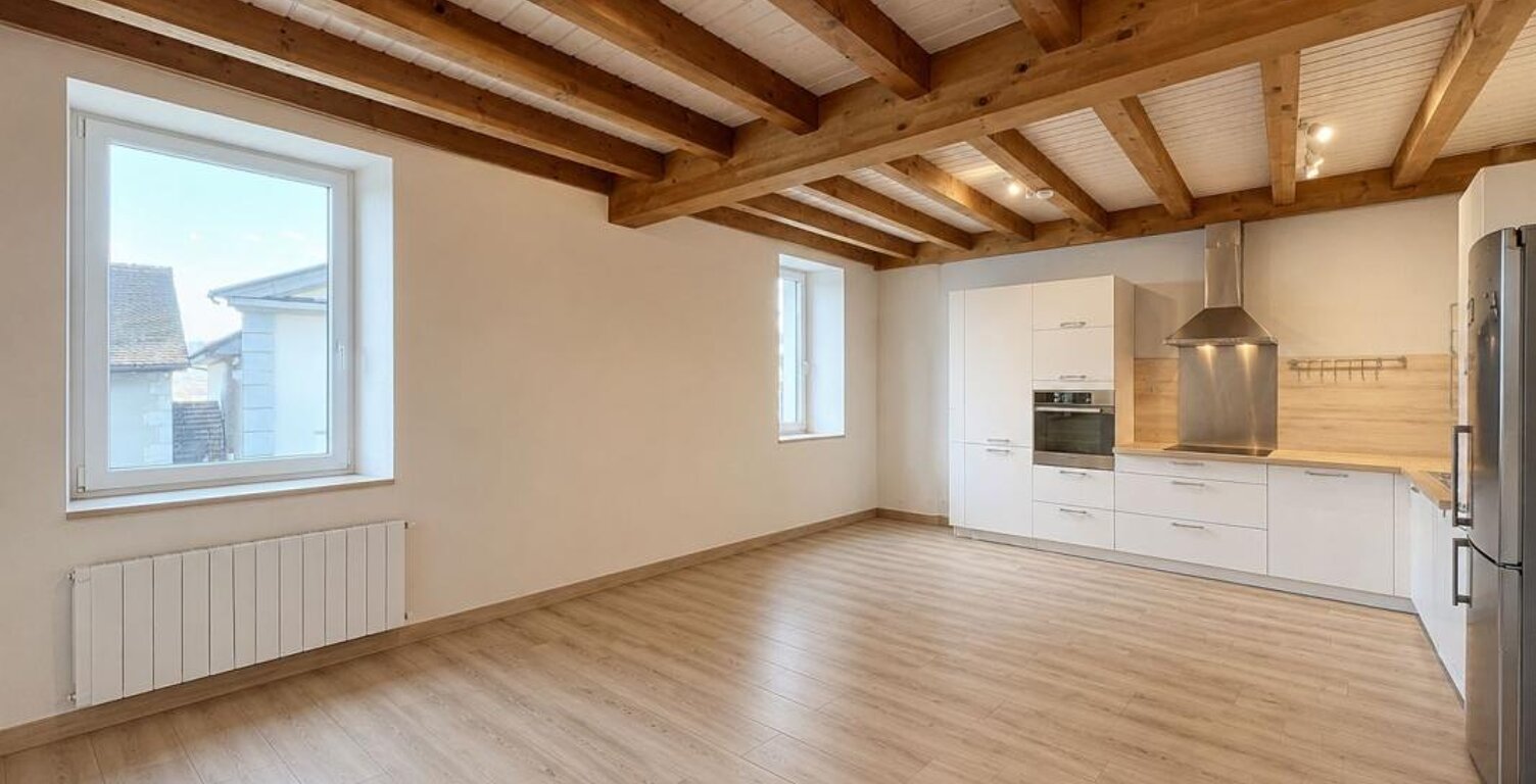Superbe appartement duplex T5 COLLONGES centre village — photo 1