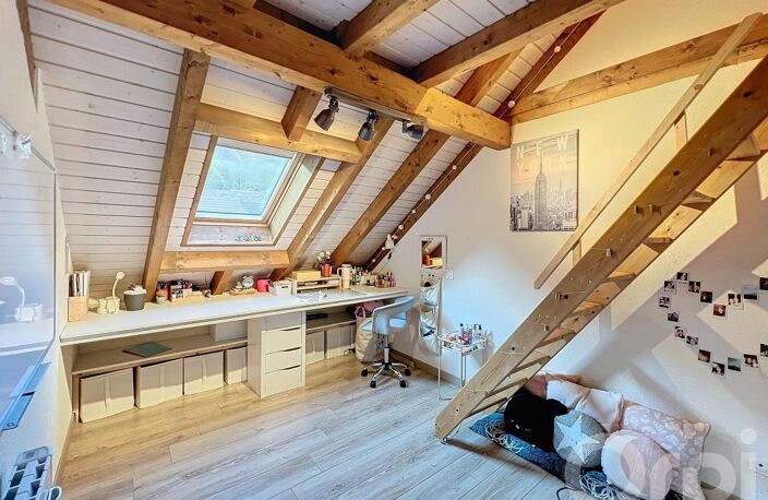 Superbe appartement duplex T5 COLLONGES centre village — photo 3