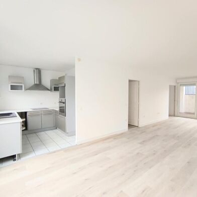 Appartement 4 pièces 929 €