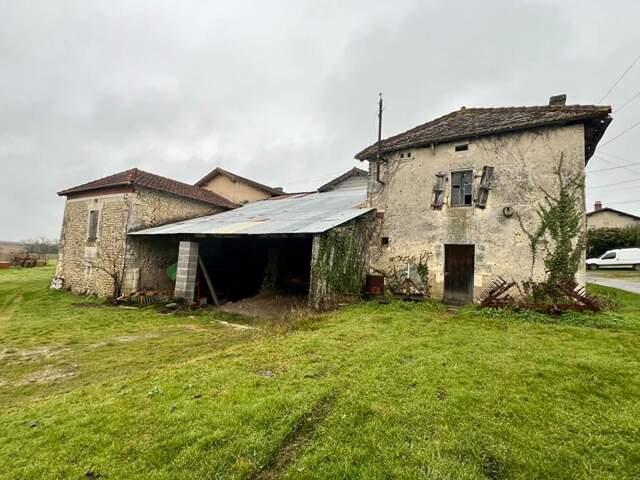 Corps de ferme avec dépendances à rénover — photo du bien