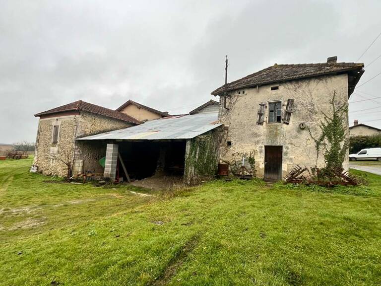 Corps de ferme avec dépendances à rénover — photo 1