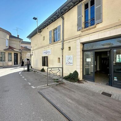 Commerce  129900 €