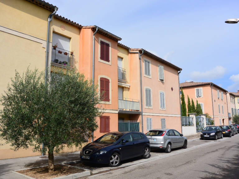 Vente Puyricard centre LC Gestion vous propose dans une résidence récente sécurisée avec piscine type 2 loué avec balcon et garage en sous-sol — photo 1