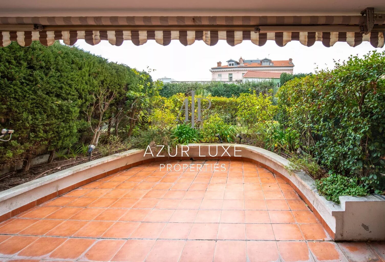 CENTRE VILLE - APPARTEMENT A RENOVER - 3 CHAMBRES - TERRASSE - G — photo 1