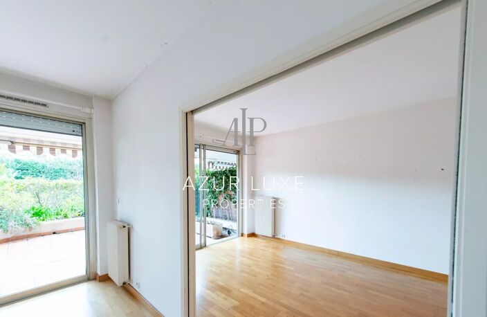 CENTRE VILLE - APPARTEMENT A RENOVER - 3 CHAMBRES - TERRASSE - G — photo 2