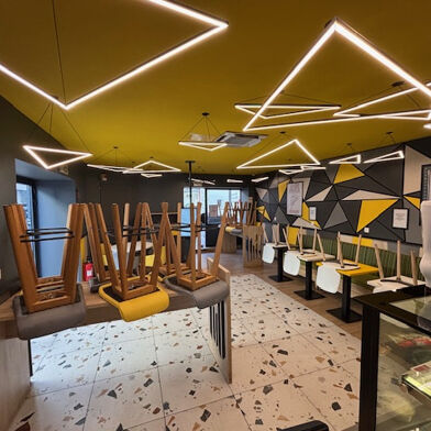 Commerce  725000 €