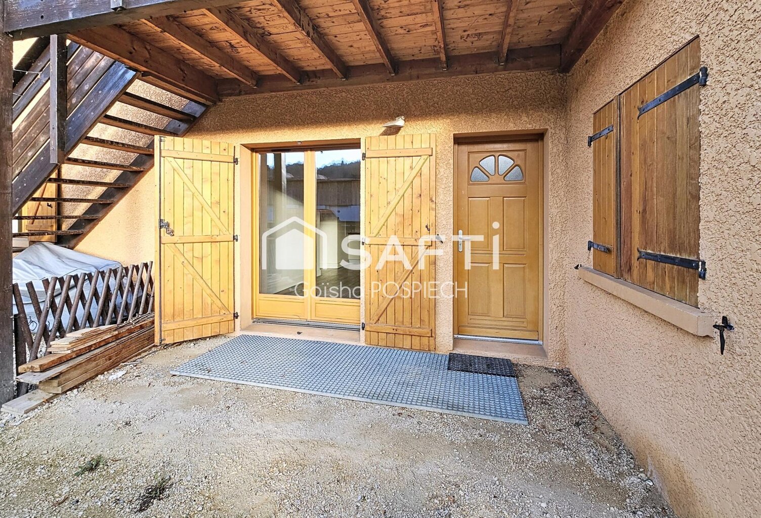 À VENDRE  Appartement T2 de 46 m² en rez-de-chaussée avec 2 places de parking — photo 1