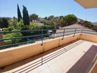 Tout à pied pour ce grand T2 de 43m2 avec balcon de 9m2 dans une résidence sécurisée et recherchée - centre-ville de CAVALAIRE s/mer — photo 2