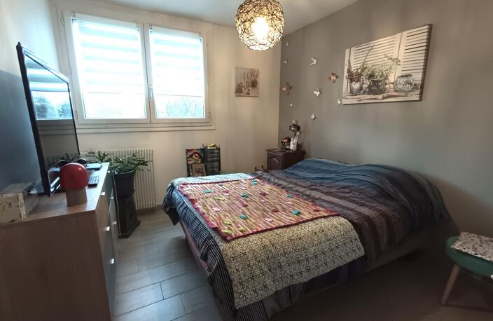 Très Bel Appartement Entièrement Rénové Proche Université et Gare RER — photo 4