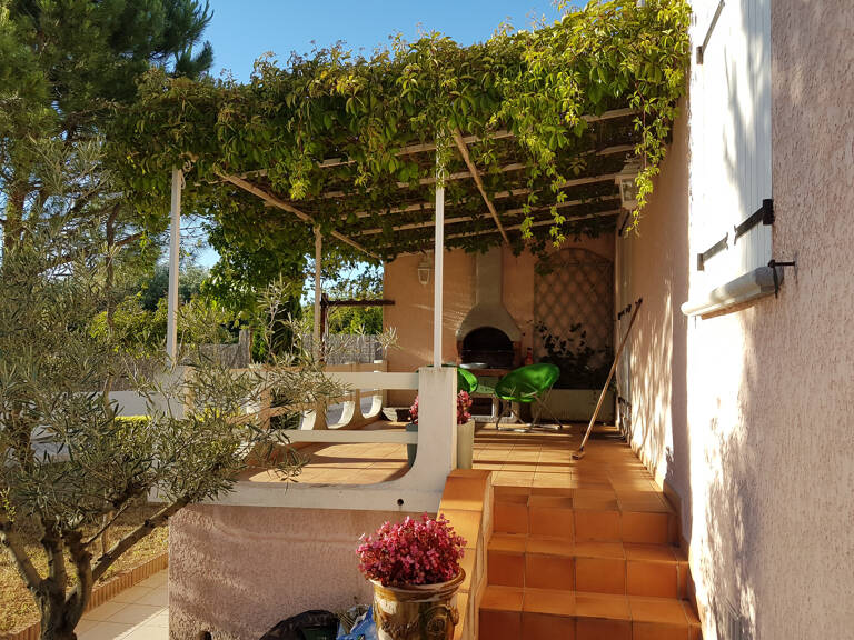 Maison  avec jardin paysagé, terrasses et piscine — photo 1