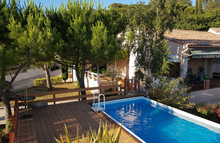 Maison  avec jardin paysagé, terrasses et piscine — photo 2