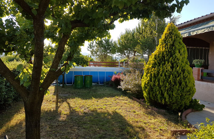 Maison  avec jardin paysagé, terrasses et piscine — photo 4