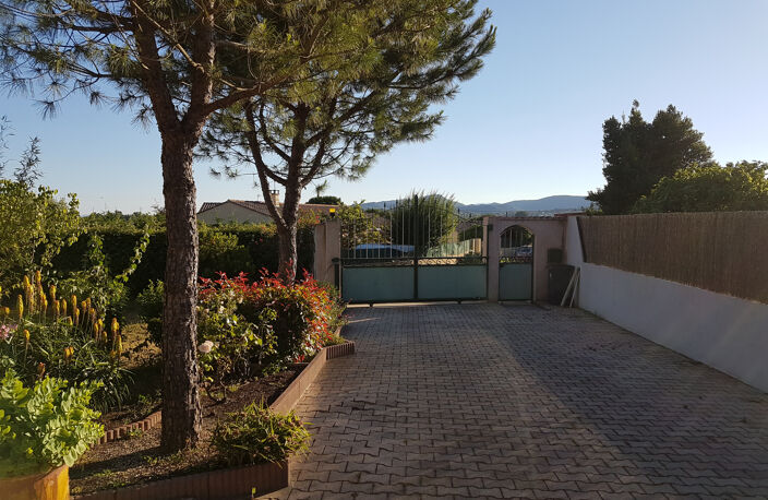 Maison  avec jardin paysagé, terrasses et piscine — photo 5
