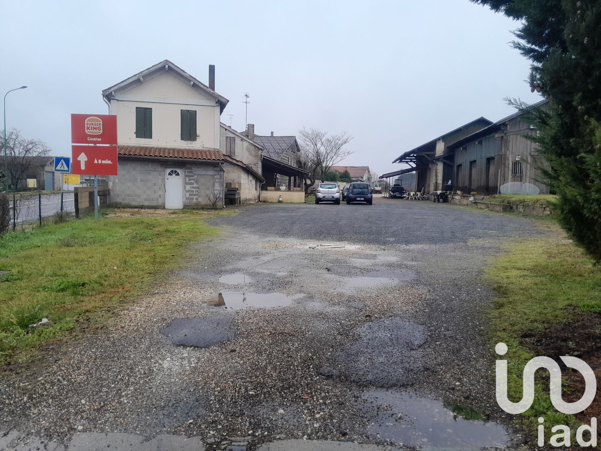 Les-Eglisottes-Et-Chalaures - 400m² - 1p.