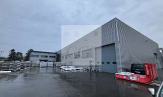 Commerce  1843 m² à louer à Villeurbanne (69100)