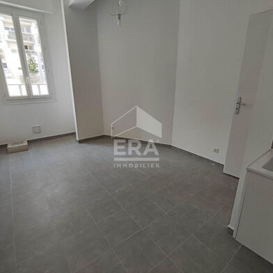 Commerce 3 pièces 1354 €