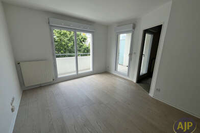 Appartement 3 pièces 922 €