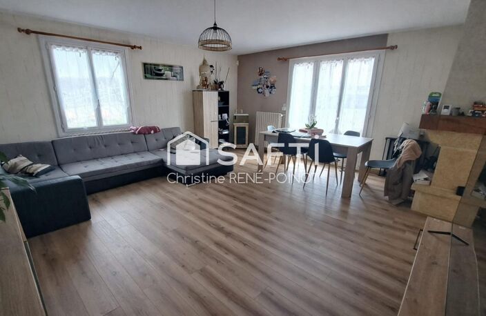 Située à Prahecq, cette maison charmante bénéficie d'un emplacement idéal à proximité des commerces et des écoles, offrant un cadre de vie pratique et familial. — photo 2