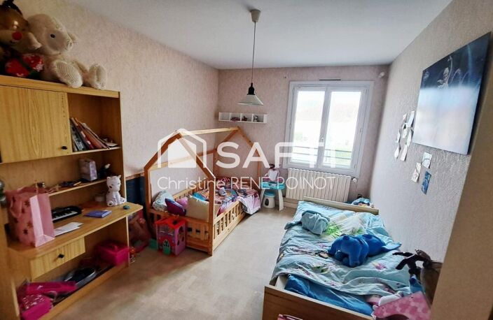 Située à Prahecq, cette maison charmante bénéficie d'un emplacement idéal à proximité des commerces et des écoles, offrant un cadre de vie pratique et familial. — photo 5